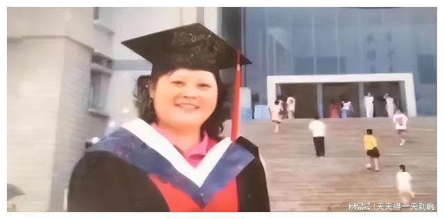 湘潭大学副教授患重病老公在校门口摆地摊后来他们怎样了米乐M6 M6米乐(图2)